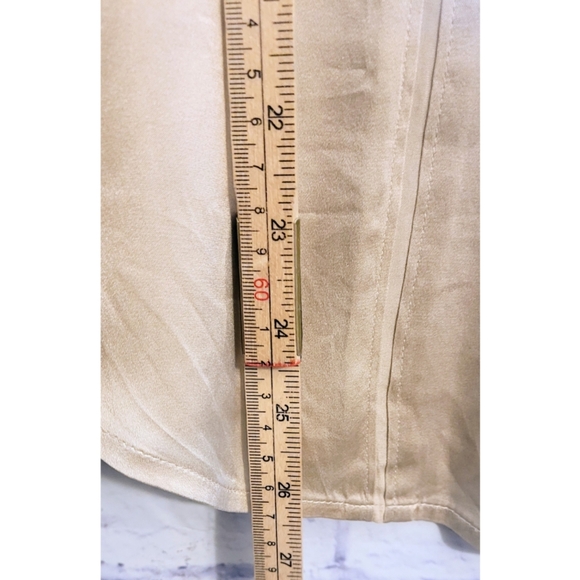 White House Black Market Silk Stretch Blouse Size 6 Champagne Snap Down Office - Picture 6 of 8